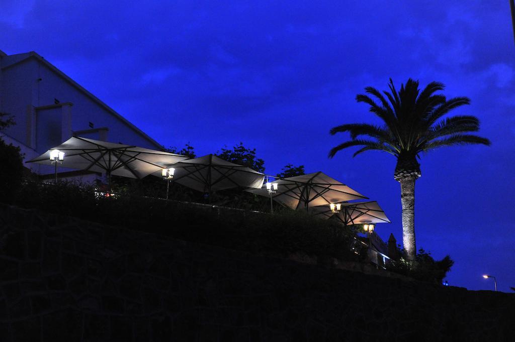 Hôtel et Appart Hôtel Les Flots Bleus Saint-Raphaël Exterior foto